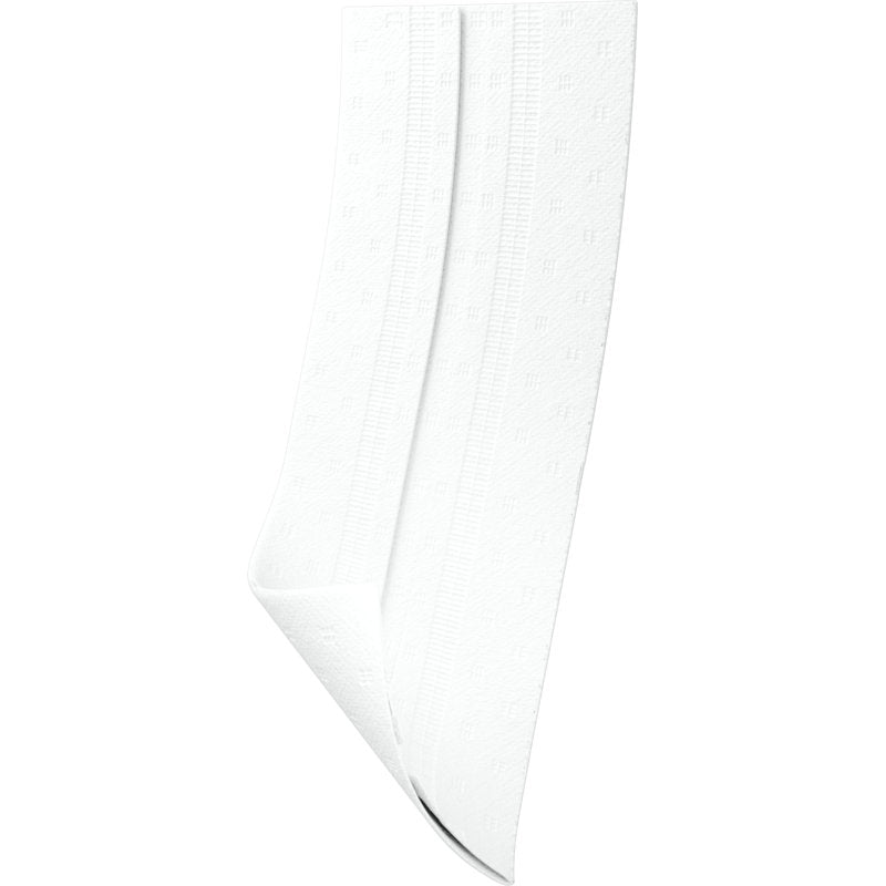 En enkelt hvid Abena Re-Seller GmbH engangsvaskehandske fra en pakke med 125, lavet af 6-lags papir med prægemønster og let foldet ende, med målene 19x25 cm og isoleret på hvid baggrund.