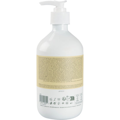 Hvid plastpumpeflaske med beige etiket på bagsiden med produktinformation, ingredienser og genbrugssymboler for Abena Re-Seller GmbH håndcreme, 21% fedtindhold, let parfumeret.