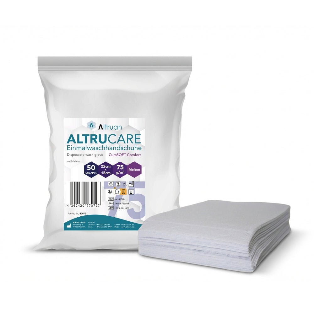 En pakke Altruan Altrucare engangsvaskeklude CuraSOFT Comfort (75 g) med 50 engangsvaskeklude er afbildet ved siden af en stak foldede klude; pakken er 22 x 15 cm stor.