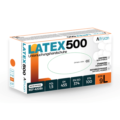 En rektangulær æske med Altruan Latex 500 engangshandsker (100 stykker, natur), størrelse 9L, pudderfri og usteril. Den for det meste hvide æske er forsynet med blå, orange og sort tekst og grafik. Mærke: Altruan.