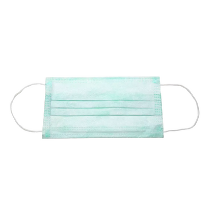 En lyseblå AMPri BASIC-PLUS OP Maske 3-lg. Typ II, fremstillet af AMPri Handelsgesellschaft mbH, med ørestropper ligger fladt på en hvid baggrund. Denne trelagsmaske har tre folder og er designet som en engangsmaske for at forhindre spredning af skadelige stoffer.