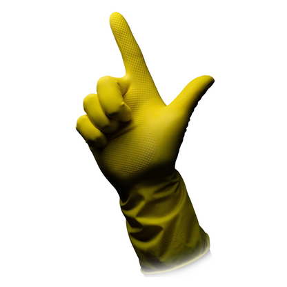 En gul AMPri CLEAN-COMFORT latex-husholdningshandske pudderfri fra AMPri Handelsgesellschaft mbH er afbildet foran en enkel hvid baggrund. Handsken er formet som et "L", hvor pegefingeren peger opad og tommelfingeren er horisontalt udstrakt. Den har et struktureret greb på håndflade og fingre, hvilket understreger dens pudderfri egenskaber til alsidig anvendelse.