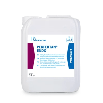 En 5-liters beholder af hvid plast med Dr. Schumacher PERFEKTAN® ENDO fra Dr. Schumacher GmbH, der anvendes som endoskop-desinfektionsmiddel og -renser til medicinske instrumenter ved endoskopklargøring.