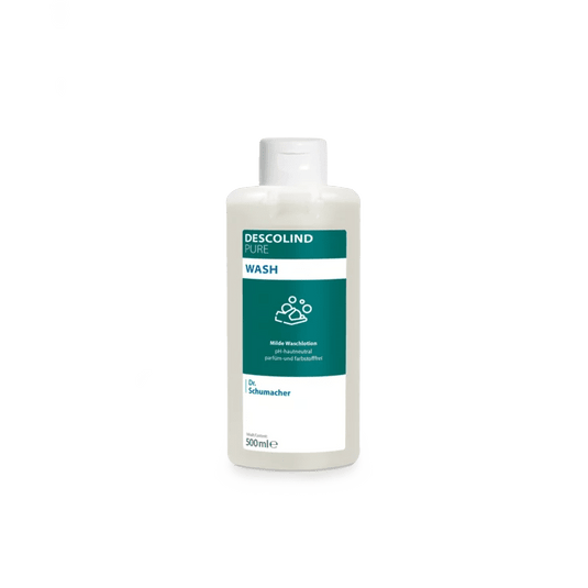 En hvid plastflaske med Dr. Schumacher Descolind Pure Wash vaskelotion (500 ml) fra Dr. Schumacher GmbH, med en grøn-hvid etiket, står foran en enkel lysegrå baggrund. Denne pH-hudneutrale, parfumefri vaskelotion er ideel til følsom hud.