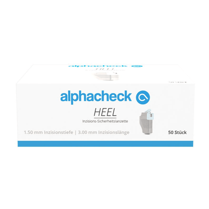 En enkel hvid æske med teksten "Alphacheck HEEL incisions-sikkerhedslancetter, forskellige størrelser" fra Berger Med GmbH, hvor der på højre side ses et lille billede af et medicinsk produkt. Den tyske tekst indeholder "1,50 mm incisiondybde" og "3,00 mm incisionslængde" samt "50 stykker", hvilket angiver en mængde på 50 sikkerhedslancetter til kapillær blodprøvetagning.