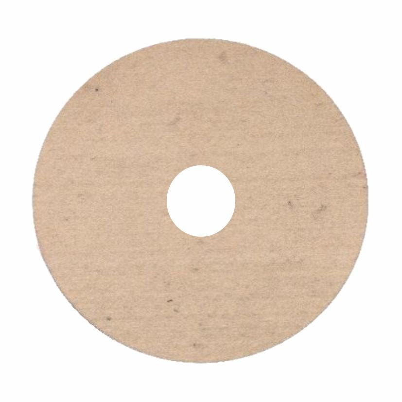 En flad, rund, beige skive med midterhul, der ligner Arcora Filz Profi fåreuld poleringspad (17", 432 mm) fra Arcora International GmbH til polering af trægulve med maskiner op til 350 O/min. Baggrunden er hvid.