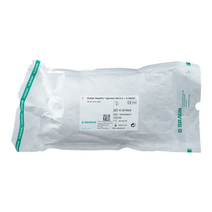 En gennemsigtig plastikemballage bærer B.Braun-logoet, produktdetaljer og stregkoder på hvid baggrund og indeholder Perfusor Omnifix-sprøjtesættet med betegnelsen “B.Braun ProSet Intrafix® Primeline Omnifix-sprøjtesæt 20 ml LL | 1 styk” fra B. Braun Deutschland GmbH & Co. KG.