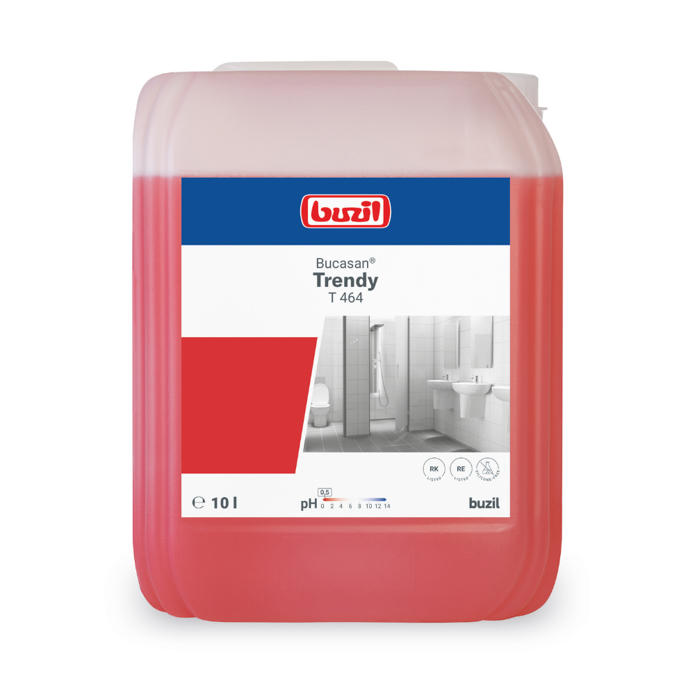 En 10-liters beholder Buzil Bucasan® Trendy T 464 sanitetsrengøringsmiddel med intens duft fra BUZIL-WERK Wagner GmbH & Co. KG er designet til kalkfjerning. Etiketten viser et badeværelsesbillede, hvor produktnavnet og pH-værdien er tydeligt synlige. Denne røde væske sikrer stribefri glans i din rengøringsrutine.