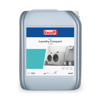 Afbildet er en stor 10-liters beholder med Buzil Buz® Laundry Compact L 810 Højkoncentreret flydende vaskemiddel fra BUZIL-WERK Wagner GmbH & Co. KG. Den er udstyret med en blå-hvid etiket med billeder af industrivaskemaskiner og angiver dermed egnetheden til professionel tekstilpleje. Også pH- og VOC-oplysninger er angivet på etiketten.