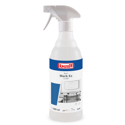Den 600 ml sprayflaske "Buzil Buz® Mark Ex G 559 Brugsklar overflade- og plastikrenser" fra BUZIL-WERK Wagner GmbH & Co. KG i blå-rødt design er optimalt egnet til rengøring af whiteboards og stole. Dysen er hvid, og flasken af translucent plastik gør den til det ideelle valg til alsidige overfladerengøringsopgaver.