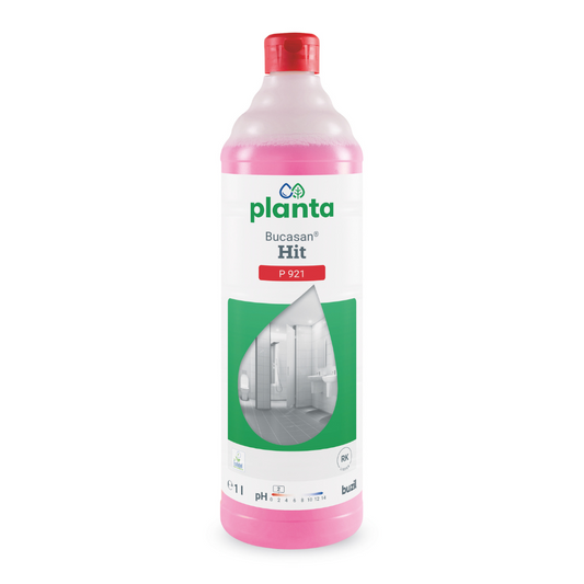 Eine rosa Flasche von Buzil Planta Bucasan® Hit P 921, einem ökologischen Sanitär-Unterhaltsreiniger der BUZIL-WERK Wagner GmbH & Co. KG, zeigt auf ihrem Etikett ein Badezimmer, um seine Wirksamkeit als Kalklöser für streifenfreien Glanz hervorzuheben. Die 1-Liter-Flasche ist mit einem roten Verschluss versehen.