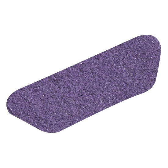 En enkelt Twister S-Pad Lilla (45x15 cm) fra Diversey Deutschland GmbH & Co. OHG til mellemrengøring af belagte hårde gulve, mellem til højglans, er isoleret på hvid baggrund afbildet. Pakken indeholder 1 styk.