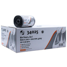 Ein Karton DEISS First Plus Pcr Müllbeutel 60 Liter, 34045 zeigt oben eine Rolle mit der Aufschrift „Müllbeutel, 60L, 600 x 720 + 200 mm, grau“ und ist klimaneutral hergestellt mit einer Zusammensetzung von 40% PCR-Anteil. Profitieren Sie von der Reißfestigkeit der PE-LD-Spezialfolie mit praktischen Tragegriffen. Die Verpackung enthält 20 Rollen à 50 Stück von EMIL DEISS KG (GmbH + Co.).