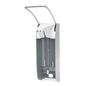 Dr. Schumacher vægdispenser AK 500 Plus lang er en vægmonteret dispenser lavet af rustfrit stål med en øvre arm til betjening med albuen og et tomt rum til din desinfektionsmiddel flaske.