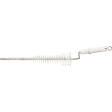 Die Haug Bürsten KG Zitzenbürste mit PBT-Borsten (ø 0,35 mm) und langem, gedrehtem Edelstahlstiel (500xø10-56M) ist ideal für die Reinigung von engen Behältern oder Schläuchen in der Milchproduktion.