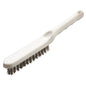 Den Haug Bürsten KG TRÅDBØRSTE, RUSTFRI STÅLTRÅD V4A Ø 0,30MM HÅRD (285x30x26mm) har et hvidt håndtag med ophængshul og tætte børster - ideel til metalrengøring. Afbildet på en ensfarvet hvid baggrund.