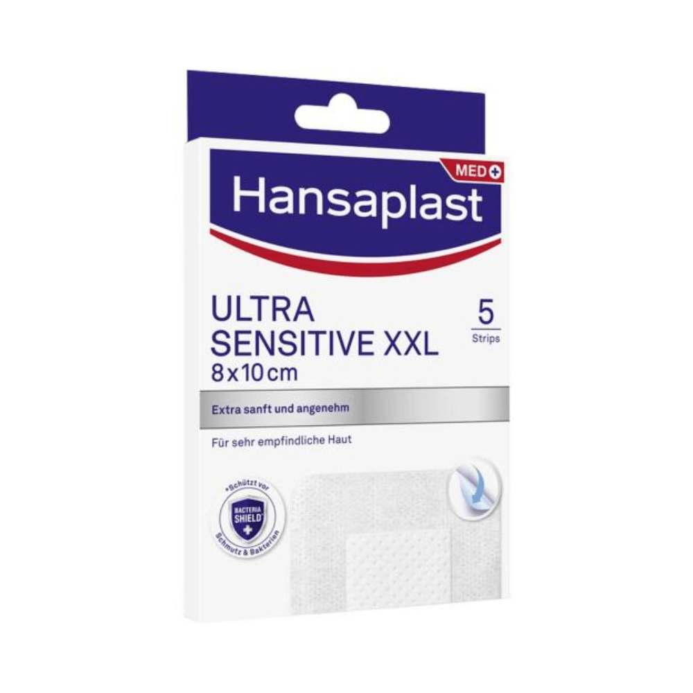Et billede af en Beiersdorf AG Hansaplast Sensitive XXL, særligt hudvenlig 8 x 10 cm | Pakke (5 stk)-boks. Strimlerne er designet til meget følsom hud. Den overvejende hvid-blå boks indeholder tekst på tysk og engelsk.
