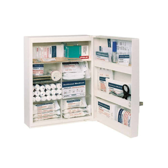 Holthaus Medical FAMULUS førstehjælpsskab (tomt) fra Holthaus Medical GmbH & Co. KG er et åbent, rummeligt førstehjælpsskab med flere hylder, der kan udstyres med forskellige medicinske artikler såsom bandager, gazeruller, en HLR-maske, antiseptiske servietter og plaster. Dens overskuelige indretning sikrer nem identifikation og let adgang i en nødsituation. For hurtig genkendelse er der anbragt et tydeligt redningssymbol på døren.