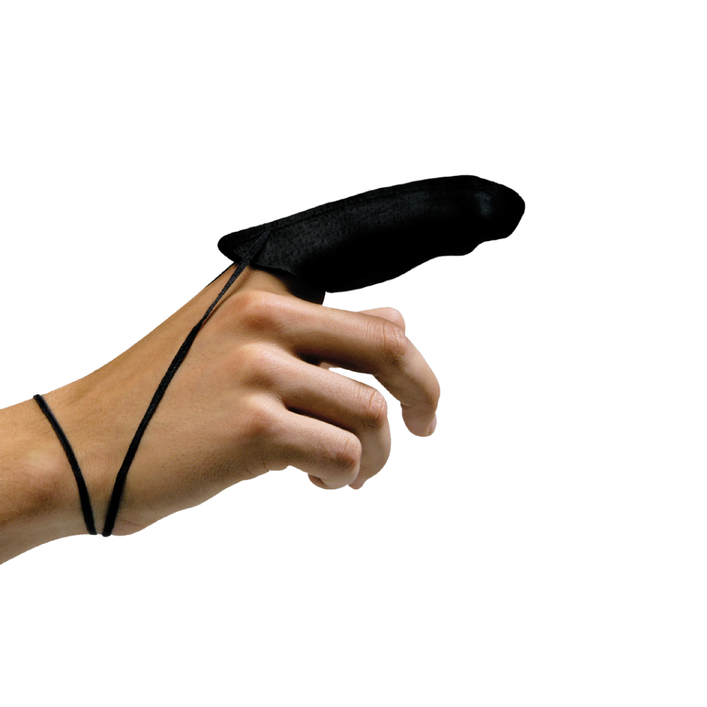 En hånd bærer en Holthaus Ypsimed læderfingerling str. 3 fra Holthaus Medical GmbH & Co. KG, der dækker en finger, med en snor viklet om håndleddet for at holde dukken på plads. Baggrunden er simpelthen hvid.