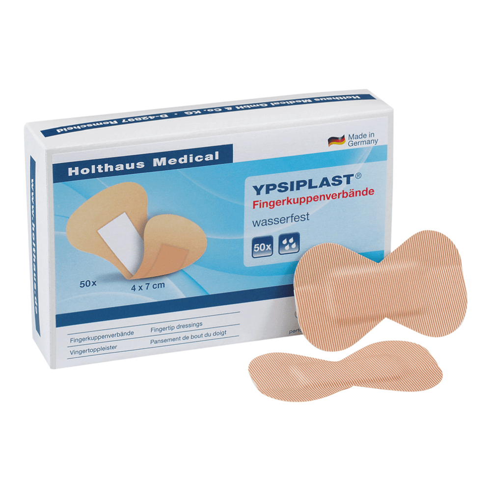 En æske Holthaus Ypsiplast® fingerbånd, vandtætte fingerbandager fra Holthaus Medical GmbH & Co. KG. På æsken er der angivet 50 bandager med målene 4 x 7 cm. Foran æsken er der to bandager til små skader med et sommerfugleformet design afbildet. På æsken står der "Made in Germany".