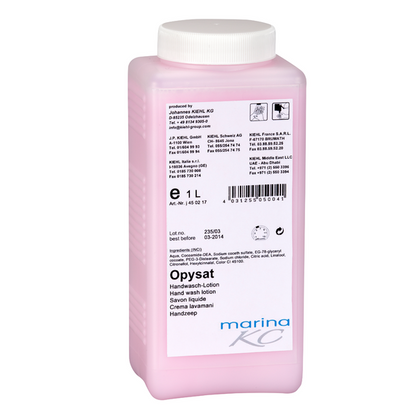 Op ad står en rektangulær lyserød plastflaske med påskriften "Kiehl Opysat håndvasklotion" fra Johannes Kiehl KG. Den 1 liter store, pH-neutrale håndsæbe er ideel til skånsom rengøring af hænderne, med brugsanvisninger og detaljer på etiketten.