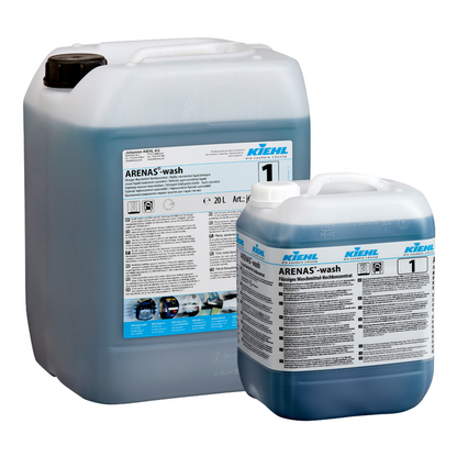 Billedet viser to store plastikbeholdere fra Johannes Kiehl KG Kiehl ARENAS-wash flydende vaskemiddel, mærket med produktinformation og fyldt med blå væske. Den større kan indeholde 20 liter. Dette vaskemiddel er fosfatfrit.