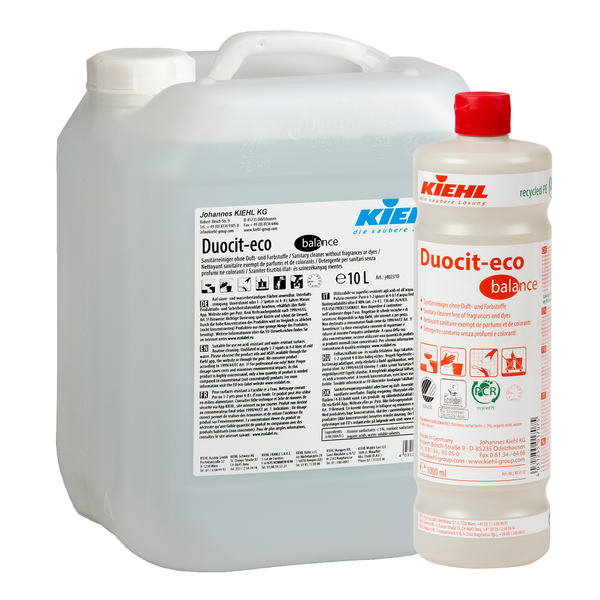 Ein 10L durchsichtiger Kanister und eine 1L weiße Flasche Kiehl Duocit-eco balance Sanitärreiniger ohne Duft- und Farbstoffe der Johannes Kiehl KG, beide mit rotem Deckel und mit Anwendungs- und Sicherheitshinweisen beschriftet.