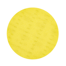 Ein gelbes, rundes Kiehl-Woodmaster-Pad Schleifpad der Johannes Kiehl KG mit Körnung 80 und feinem Punktmuster, 16 Zoll (40,6 cm) im Durchmesser, von oben auf weißem Grund dargestellt; Packung enthält 10 Stück.