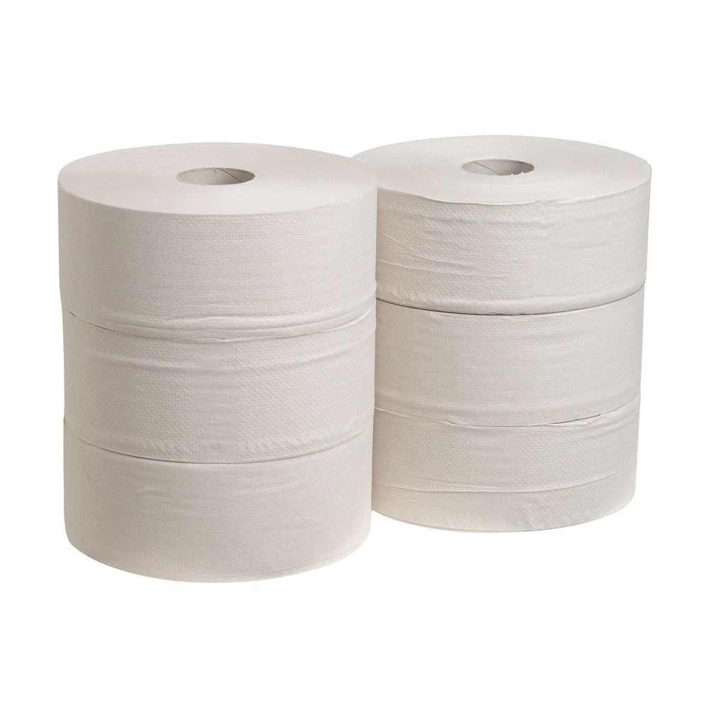 Seks Jumbo Hostess™ NATURA toiletpapirruller (hver 525 m) fra Kimberly-Clark GmbH er stablet i to rækker af tre foran en hvid baggrund og viser hver en synlig papkerne. Pakken indeholder 6 hvide ruller pr. kasse.