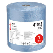 Eine große blaue WypAll® X80 PowerClean Großrolle (31,00 x 31,50 cm) der Kimberly-Clark GmbH, ideal für die professionelle Reinigung, verpackt in Plastik mit einem weißen Etikett mit der Aufschrift "WypAll", Code 41043, sowie Recycling- und Handhabungssymbolen.