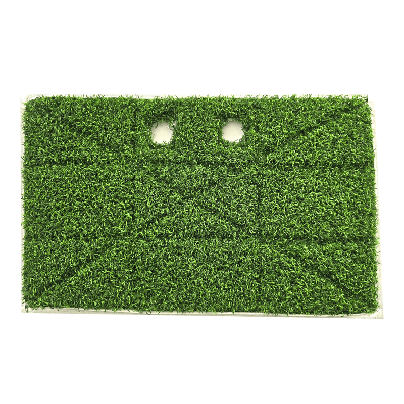 Numatic International GmbH Grasspad 390x230 mm | 1 stk. er en rektangulær kunstgræsmåtte med en slidstærk, tæt overflade og to runde huller på toppen, afbildet på en hvid baggrund.