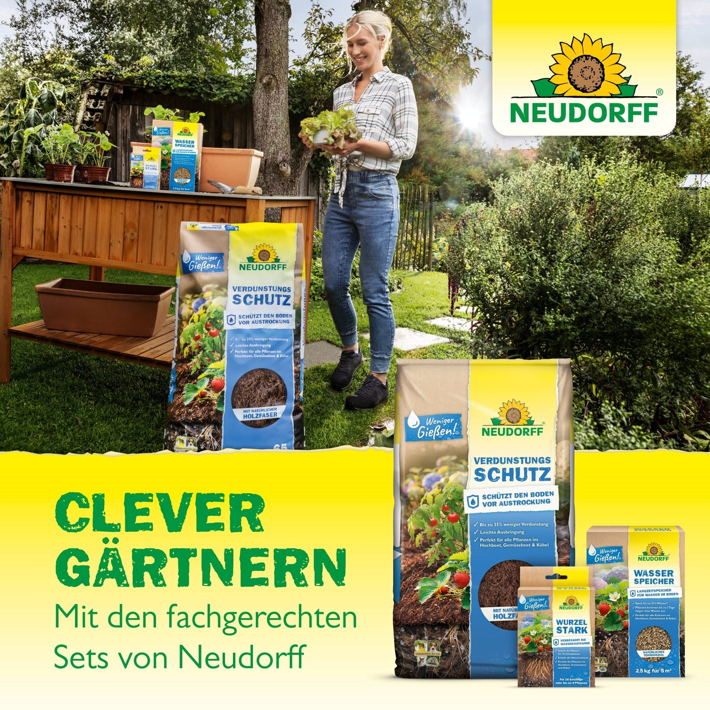 En kvinde står i en have og holder en salat i hånden. Ved siden af hende står træbeskyttelsessættet fra Neudorff Shop. I forgrunden er forskellige Neudorff-emballager, sloganet "Clever gardening" og Neudorff-logoet synligt.