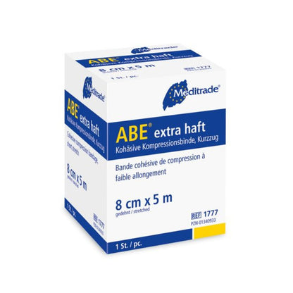 Æske Meditrade ABE® ekstra klæbende kohæsive kortstrækbind fra Meditrade GmbH, en stærkt kohæsiv kompressionsbandage til forbinding, størrelse 8 cm x 5 m. Hvid æske med blå/gule accenter indeholder produktdetaljer på tysk og fransk.