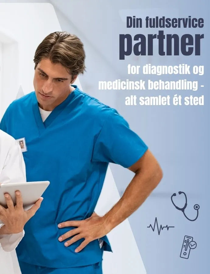 Tre sundhedsprofessionelle står sammen og kigger på en tablet, mens et reklameområde med medicinske symboler vises til højre