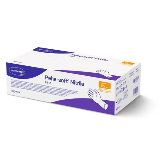 Æske med Peha-soft® nitrile fino engangshandsker fra Paul Hartmann AG, latexfri og pudderfri, med hvid-lilla emballage i størrelserne XS – S. Indeholder et billede af en hånd med handske, stregkoder og produktoplysninger på siderne.
