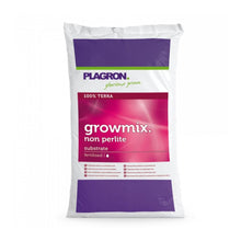 Billedet viser en hvid pose Plagron Growmix 50 l – uden perlit fra Bertels B.V. med violette og lyserøde accenter og teksten „Premium Plantejord, for-gødet til 100 % Terra-gødning, for at sikre sund plantevækst“.