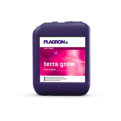 En violet beholder med Plagron Terra Grow fra Bertels B.V. præsenteres med en hvid etiket og en lyserød sektion, hvilket fremhæver dens rolle i at fremme hurtigere plantevækst under vækstfasen.