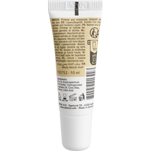 Die weiße 10-ml-Tube der Abena Re-Seller GmbH Lippenpflegesalbe mit beigem Etikett enthält Produktinformationen, Anwendungshinweise in mehreren Sprachen, Inhaltsstoffe, Symbole, eine weiße Kappe und das Verfallsdatum "05 2026" auf der Oberseite; erhältlich in Kartons zu 300 Stück.