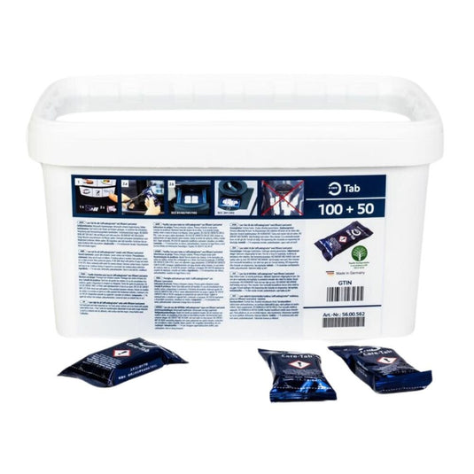 Der medfølger en rektangulær hvid beholder fra Rational AG med påskriften »100 + 50« tabletter, billeder af opvaskemaskinevejledninger og et låg. Foran er der placeret tre separate blå pakker med RATIONAL Care-tabletter, der sikrer optimal rengøringseffekt.