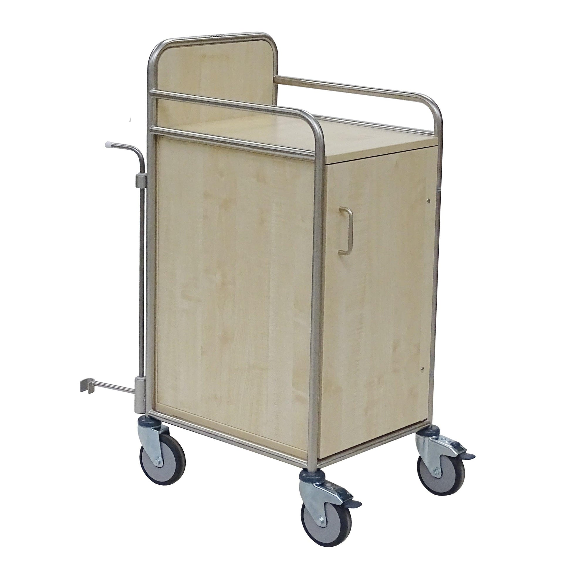 Der Novocal Stationswagen besteht aus einem robusten Edelstahl-Rahmen mit vollverschweißten Rundverbindungen, einem Schrank mit Griff, vier Lenkrollen (zwei davon mit Bremse) und erhöhten Rücken- und Seitenschienen für mehr Komfort und Stabilität.