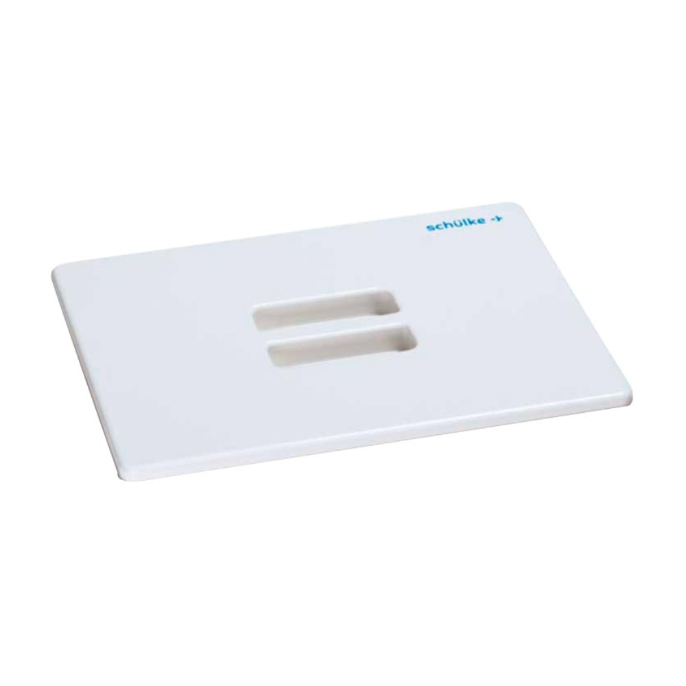 Schülke Wannen-System 3 Liter fra Schülke & Mayr GmbH er en hvid, rektangulær artikel med to parallelle, rektangulære slidser i midten og mærkenavnet "schülke" i blå skrift i øverste højre hjørne, hvilket gør den ideel til instrumentforberedelse og medicinske anvendelser.