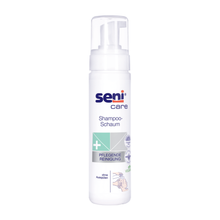 Der Seni Care Shampoo-Schaum 200 ml von TZMO Deutschland GmbH ist in einer hohen weißen Flasche mit Pumpspender und blauem und grünem Text erhältlich. Er ist ideal für „sanfte Reinigung“ und „Haarwäsche ohne Wasser“ und enthält Vegan- und Pflegesymbole zur einfachen Erkennung.