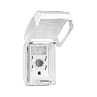 Ein Tork 256010 Spender für Kontinuierlichen Lufterfrischer, entworfen von TORK – Essity Professional Hygiene Germany GmbH, steht vor einem weißen Hintergrund. Diese Außensteckdose verfügt über eine einzelne Buchse und eine offene Schutzabdeckung mit transparentem Deckel, um die Sicherheit in exponierten Umgebungen zu gewährleisten, und lässt sich nahtlos in kontinuierliche Lufterfrischungssysteme integrieren.