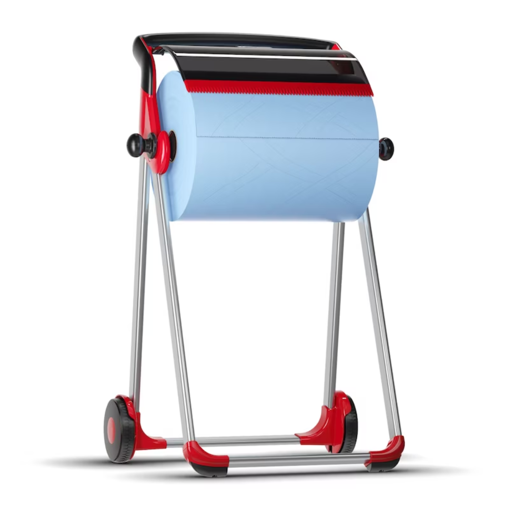 En Tork 652008 rullestativ gulvstander Performance W1, mærke TORK – Essity Professional Hygiene Germany GmbH, rummer en stor papirhåndklæderulle og er udstyret med hjul for mobilitet. Dispenseren har et elegant rød-sort design og har en robust metalramme og en takket kant for at lette afrivning af arkene.