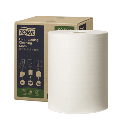 En stor rulle Tork 90537 Langtidsholdbare Rengøringsklude Premium W1 W2 W3 står på forsiden af emballageæsken. På den ses billeder og tekster, der fremhæver kludens sugeevne og dens kompatibilitet med forskellige dispensere.
