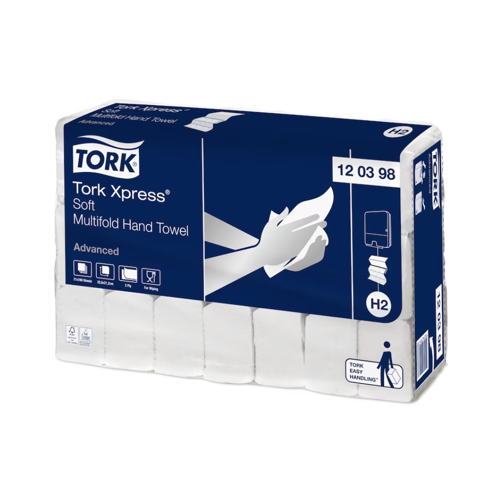 En pakke Tork Xpress® 120398 bløde Multifold-håndklæder Advanced H2 2-lags, med et design med hænder på håndklæderne og blå og hvide elementer, fremstillet af genbrugte fibre og med 21 pakker pr. karton.