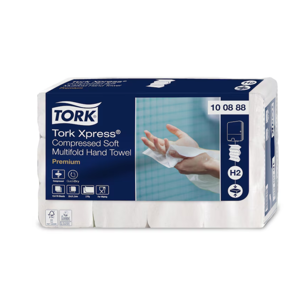En pakke Tork Xpress® Komprimerede Bløde Multifold-Håndklæder Premium H2 2-lags, mærket som Premium, fra TORK – Essity Professional Hygiene Germany GmbH. Emballagen viser et billede af en hånd, der holder et håndklæde, og fremhæver produktegenskaber som hygiejne, sugeevne og enkeltarkudtag i et blå-hvidt design.