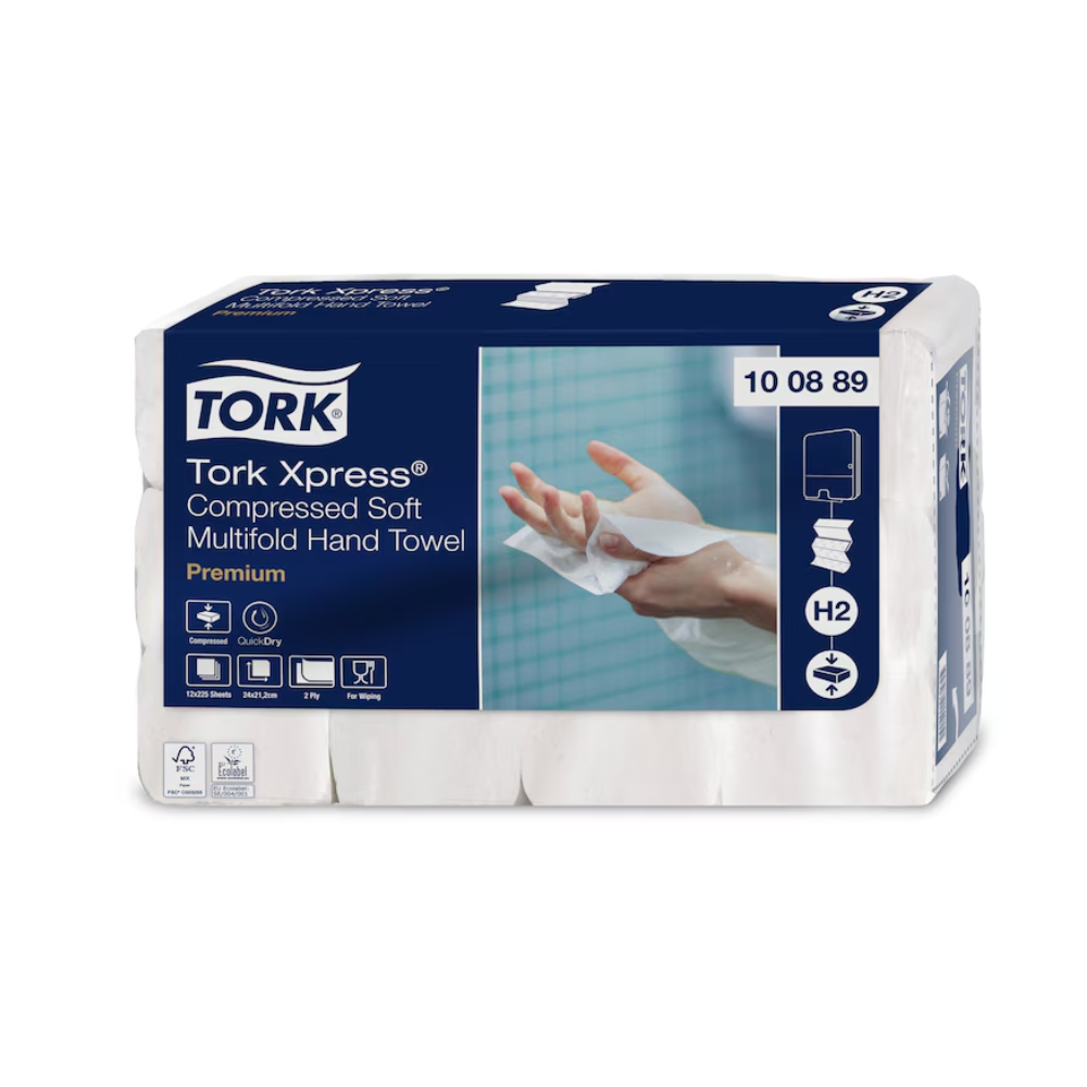 En pakke Tork Xpress® Komprimerede Bløde Multifold-Håndklæder Premium H2 2-lags, fremstillet af TORK – Essity Professional Hygiene Germany GmbH, er beregnet til enkeltarkudtag. Den blå-hvide emballage viser et billede af en hånd, der bruger et blødt håndklæde, og understreger dermed premiumkvaliteten af disse papirhåndklæder.