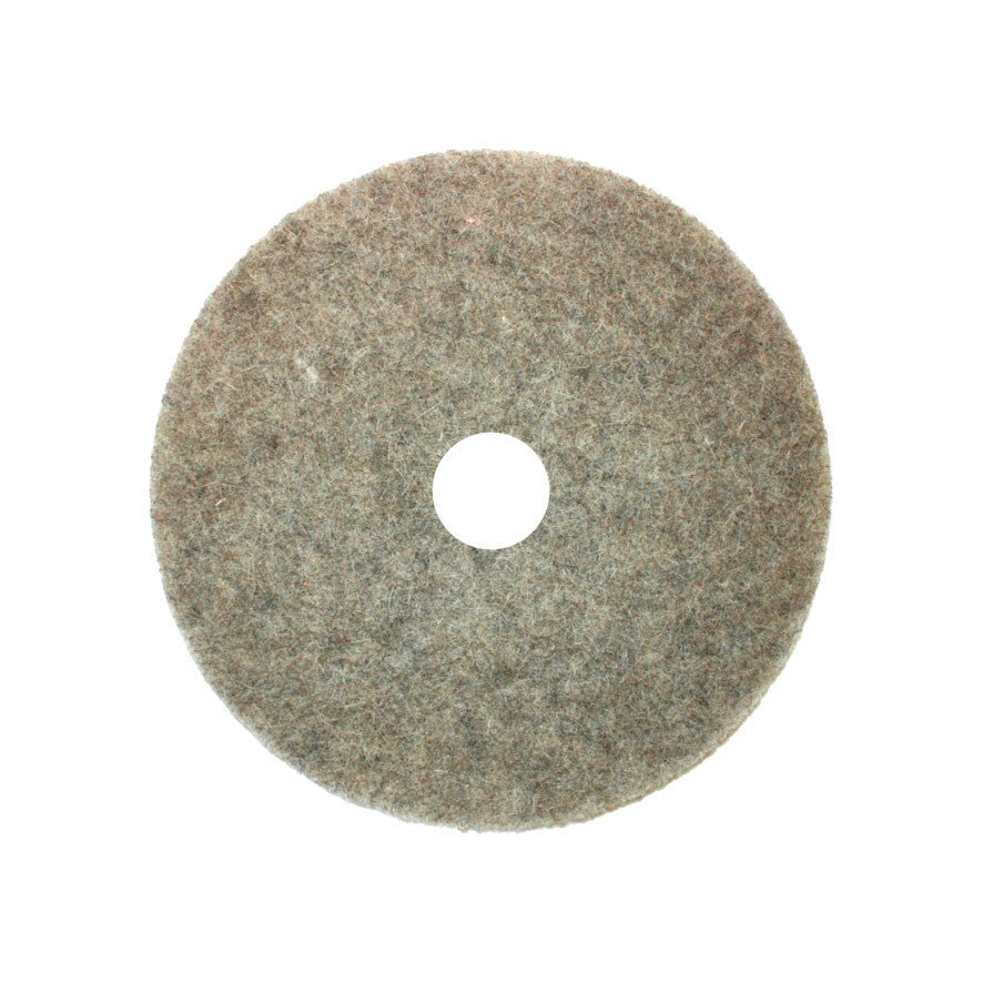 Arcora Ultra-High-Speed Pad High-Gloss fra Arcora International GmbH er en rund, flad, grå pude med midterhul og let ru tekstur, ideel til højglanslakeringer på mellembløde til hårde gulvbelægninger.