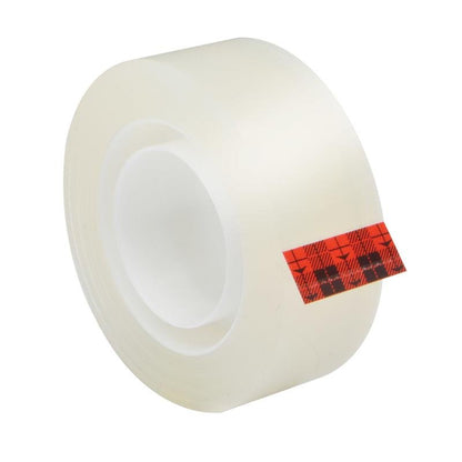 En rulle Scotch® Super-Hold Secure Tape, 1 rulle, 19 mm x 25,4 m fra 3M Deutschland GmbH er afbildet med en rødternet klæbestribe, der fremhæver den gennemsigtige klæbekraft på hvid baggrund.